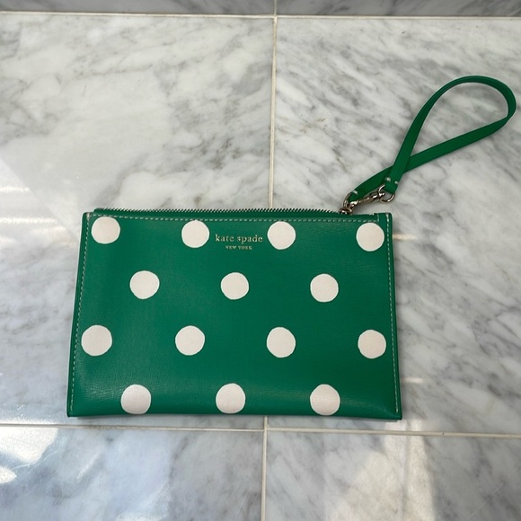 kate spade Handbags - Kate spade wristlet purse